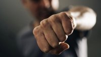 Младеж преби двама след скандал в казино