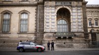 Арестуваха двама заподозрени за обира в Лувъра