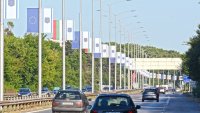 Поставиха 174 знамена на входовете и изходите на Варна
