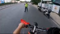 Спипаха 16-годишен неправоспособен водач с мотор без номера край Варна