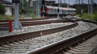 Две момичета пропуснаха спирка и скочиха от влака София-Бургас