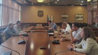 Започна възстановяването на зелените площи по бул. „Княз Борис I“ 