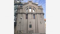 Думата "нацисти" изписаха върху синагогата във Варна