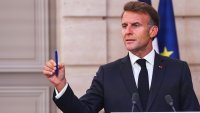 Политическата нестабилност срина Франция в Европейския съюз