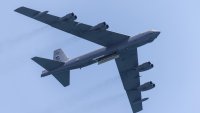 В САЩ: Граждански самолет и бомбардировач на косъм от удар
