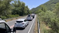 Натоварен e трафикът по основните пътни артерии в цялата страна