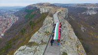 Опит за рекорд край Варна: Опъват най-дълго знаме в България