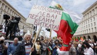 Протест в Триъгълника на властта в София против еврото