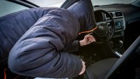 Спипаха двама молдовци, шетали по автомобили на крайбрежната алея в "Аспарухово"
