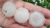 Градушка с размер на орех удари части от Северна България (ВИДЕО/СНИМКИ)