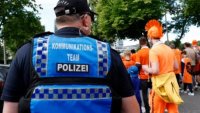 Ужас на Евро 24: Гръмнаха мъж с брадва във фензоната в Хамбург