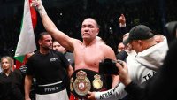 Кобрата ще защитава световната титла срещу британец