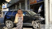 Кола се заби в тото пункт в центъра на Варна