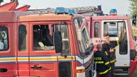 Голям пожар в Индустриалната зона във Варна, работник е обгазен 