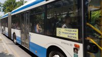 Поредна катастрофа на ул. "Вяра" спря временно обслужването на две автобусни спирки във Варна