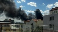 Запали се и покривът на Техническия университет във Варна