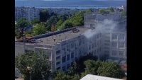 Пожар гори поликлиниката във "Владиславово"