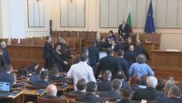 17 депутати са с наказания заради вчерашния скандал в парламента