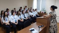 Възпитаници на Хуманитарната гимназия провеждат стаж в Районен съд–Варна