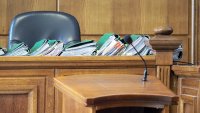 Повдигат обвинение на учителя, преспал със седмокласничка