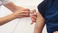 Учени разгадаха защо дългият COVID ни причинява „мозъчна мъгла“