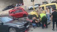 Мотор и кола се блъснаха до столичен мол