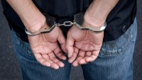 Арестуваха мъж за закани за убийство към съпругата му