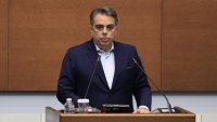 Асен Василев за Йотова: Главнокомандващ, който ръси захар срещу крокодили