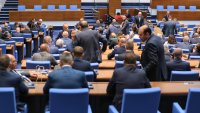 След девет часа: Парламентът прие закона за личния фалит