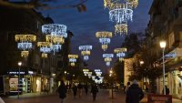 Слагат 22 светещи елхи в центъра на Варна