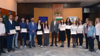 Наградиха ученици доброволци от клубовете по превенция във Варна