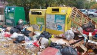 Ул. "Глаголица" потъна в боклуци, кофите не са почиствани от 10 дни