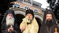Трима митрополити се борят за патриарх