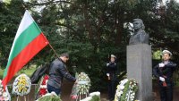 Варна почете годишнината от Априлското въстание с военен ритуал (СНИМКИ)