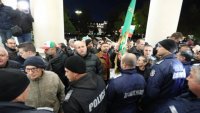 Глобяват организаторите на протеста пред Народния театър