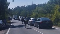 Задръствания по пътя Варна-Бургас заради катастрофа