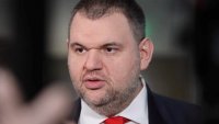 Пеевски иска Теменужка Петкова да купи коли за администрацията на Радев