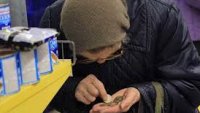 Бедност: 17% от българите живеят в лишения
