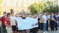 Студенти отново протестират срещу повишение такси за платено обучение