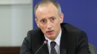 Вълчев променя Наредбата за дейностите в училищното образование