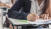 Всички ученици в 17 училища са получили двойки на матурата по БЕЛ