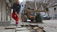 Ремонтират малки улички и междублокови пространства във Варна (СНИМКИ)