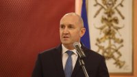 Радев почете български герои на военното гробище във Вуковар