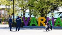 Стотици са глобени за движение с коли в Морската градина на Варна