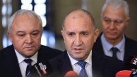 Радев към випускниците от Академията на МВР: Не минавайте от тъмната страна